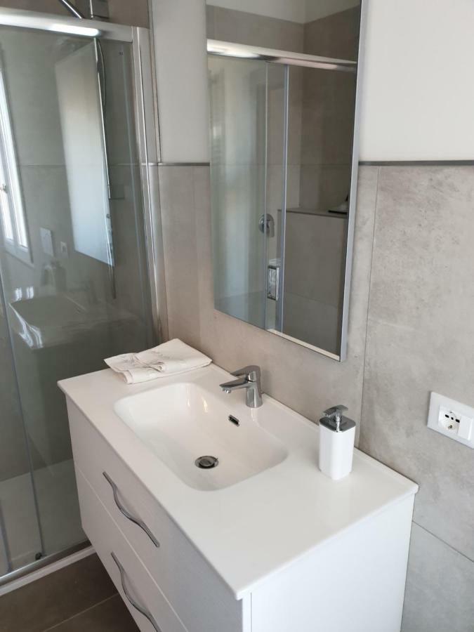 Sun Lake Apartments Desenzano del Garda Exterior photo